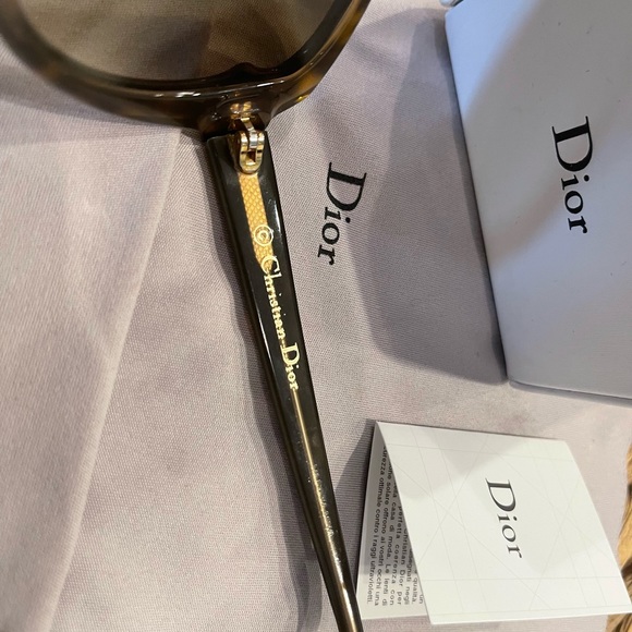 Dior sunglasses with case, cloth, and card - Picture 4 of 7